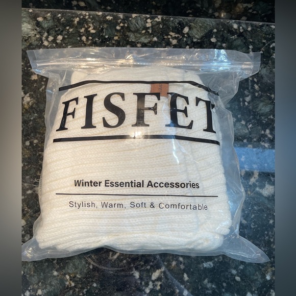 Women's Winter Essentials 4pc. Set - Picture 1 of 11